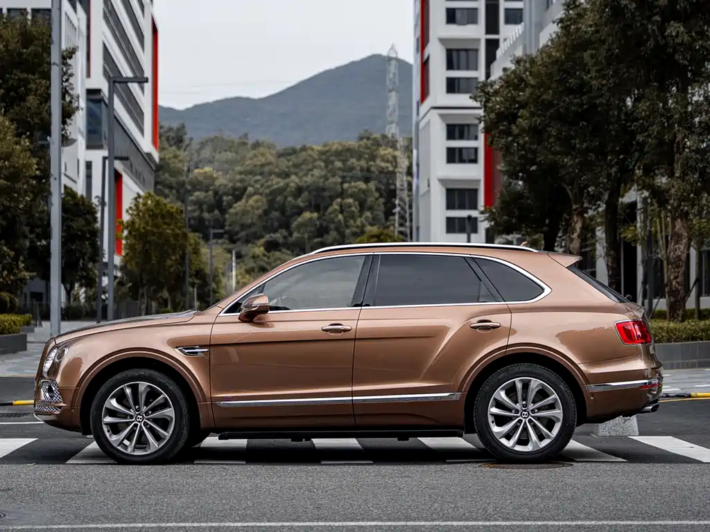 Bentley Bentayga 2018 — фото 14