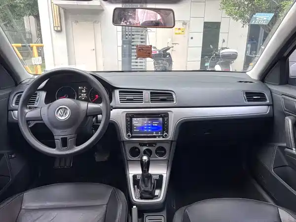 Volkswagen Lavida 2013