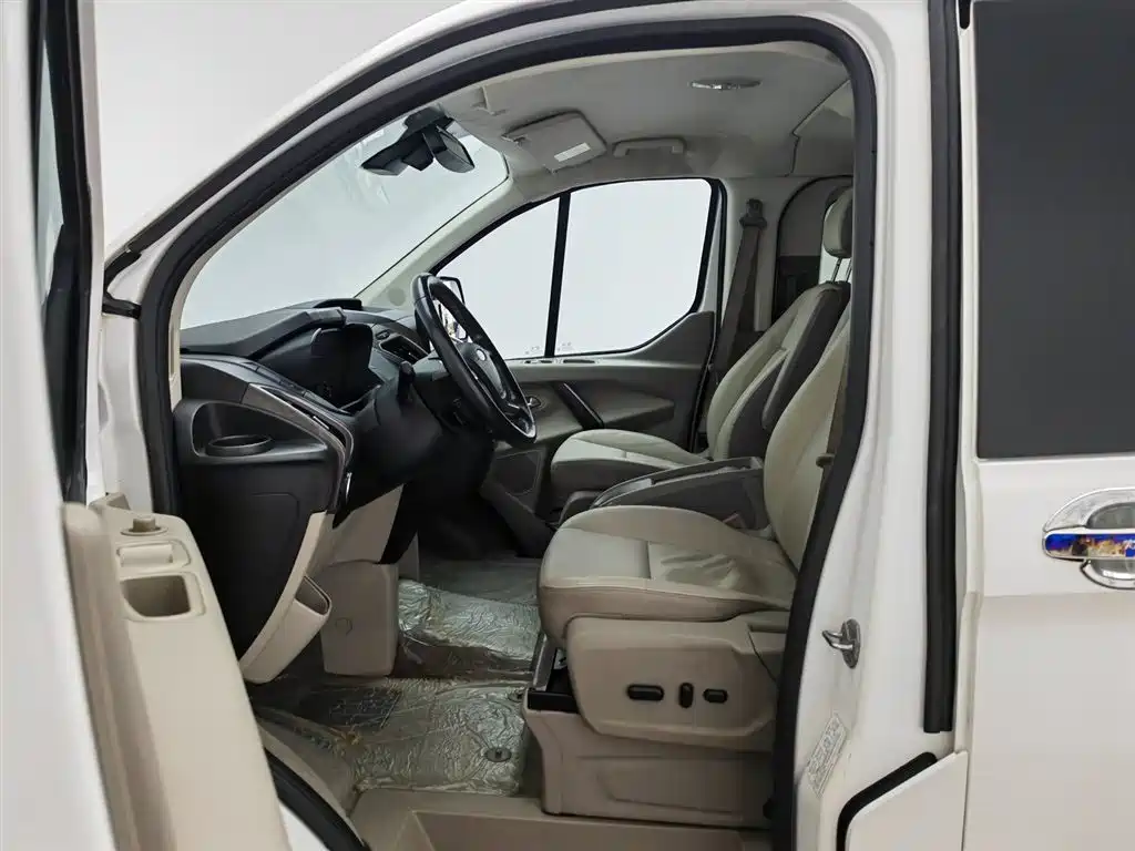 Ford Tourneo 2017 — фото 10