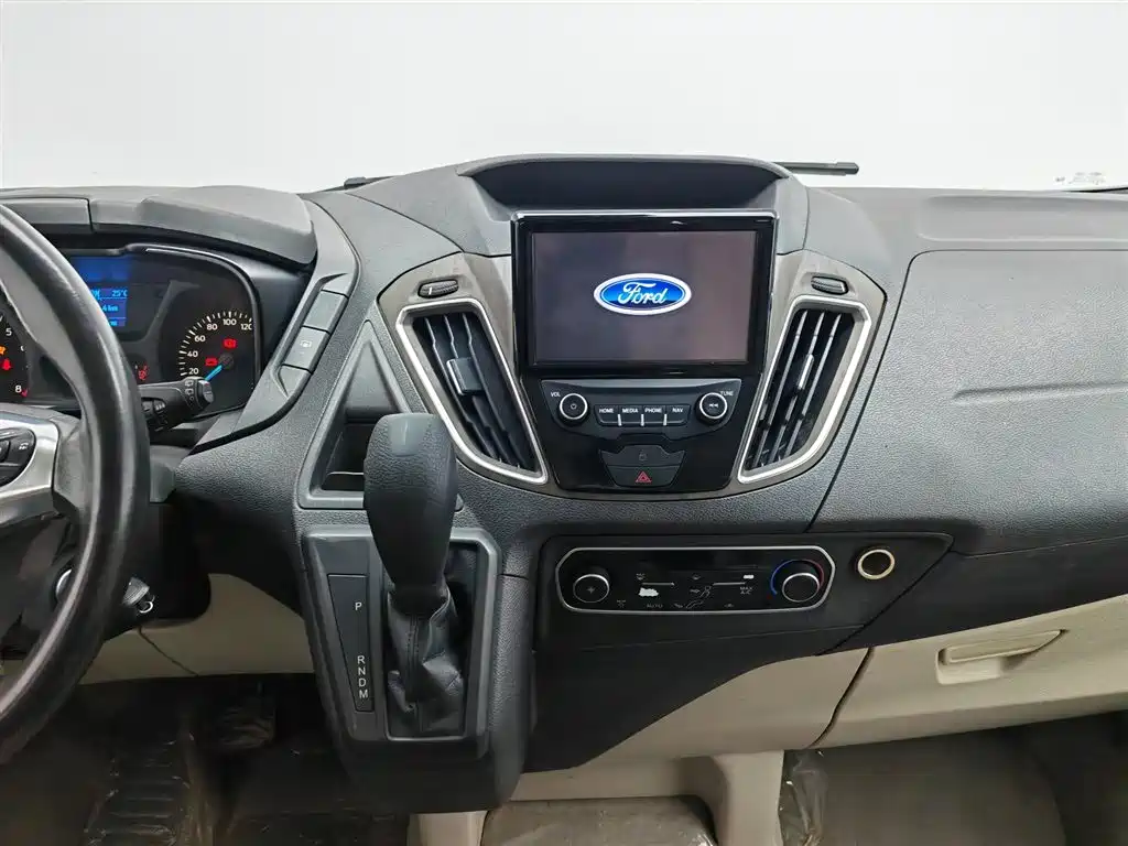 Ford Tourneo 2017 — фото 12