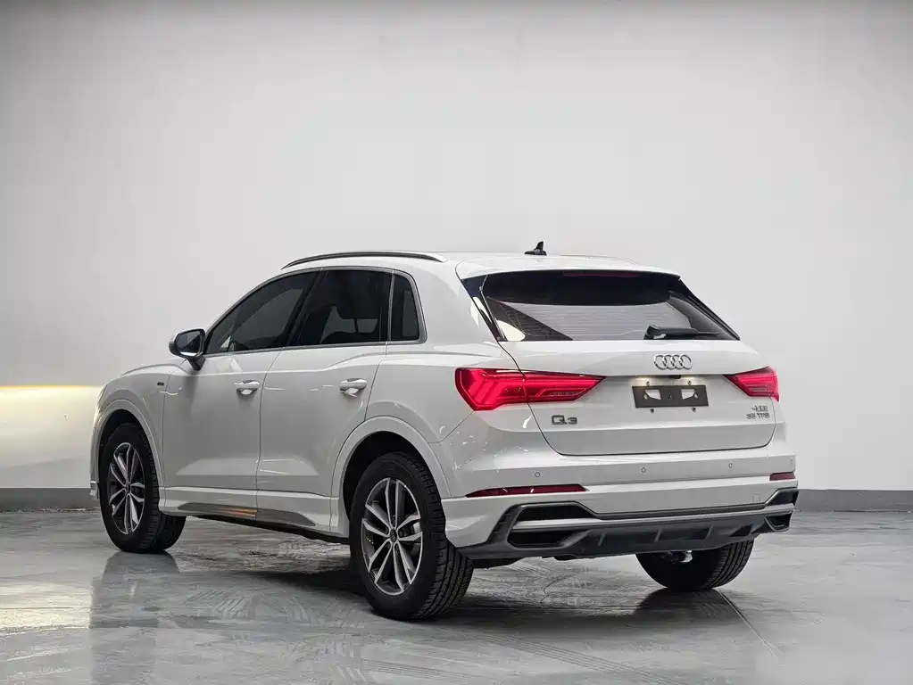 Audi Q3 2023 — фото 4