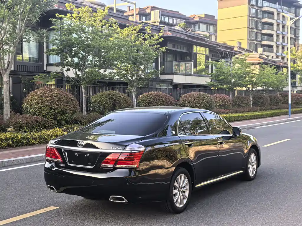 Toyota Crown 2013 — фото 6