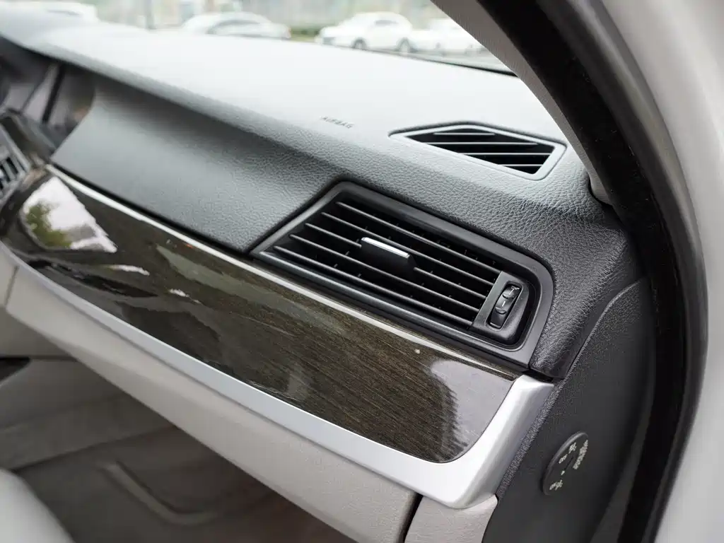 BMW 5 Series 2012 — фото 24