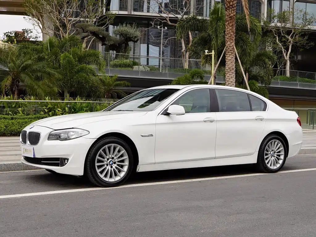 BMW 5 Series 2012 — фото 1