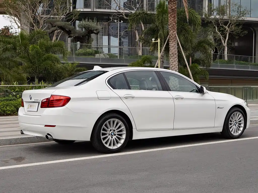 BMW 5 Series 2012 — фото 13