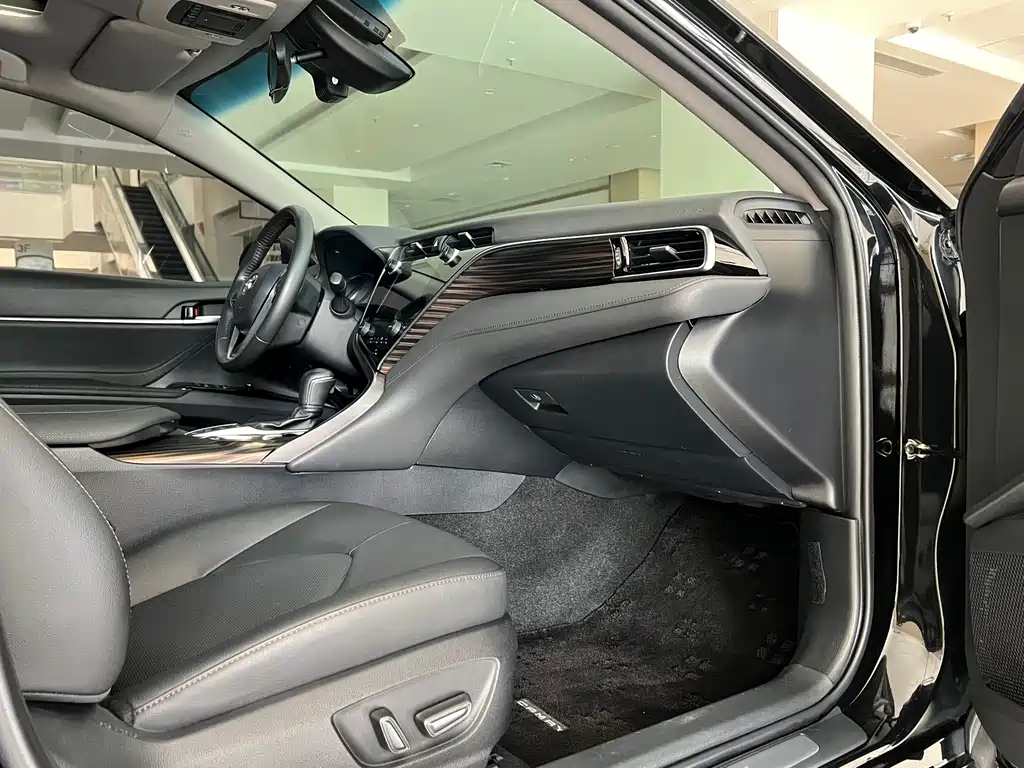 Toyota Camry 2020 — фото 9