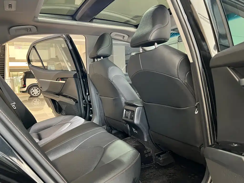 Toyota Camry 2020 — фото 11