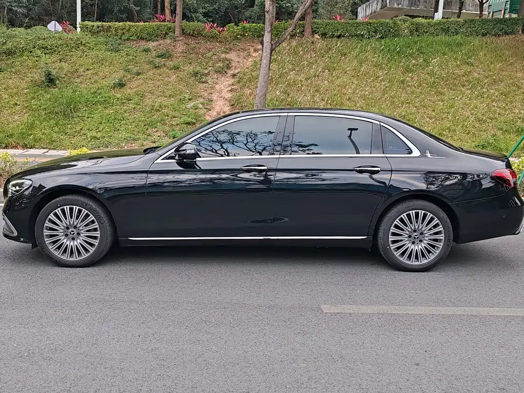 Mercedes-Benz E-Class 2023 — фото 12