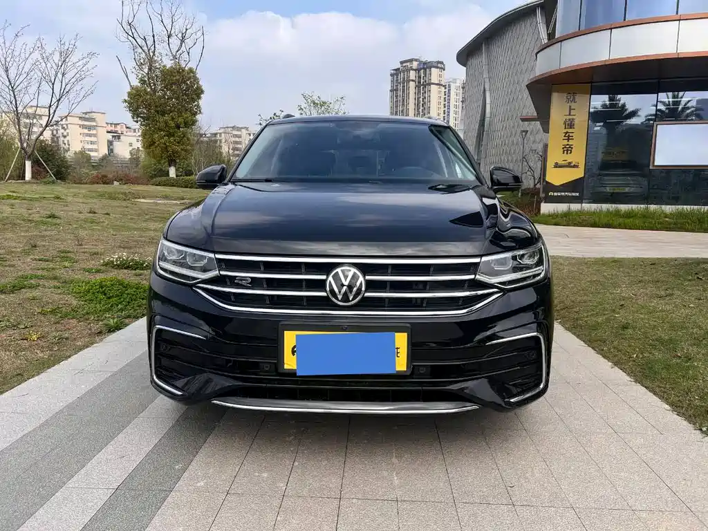 Volkswagen Tiguan L 2022 — фото 1
