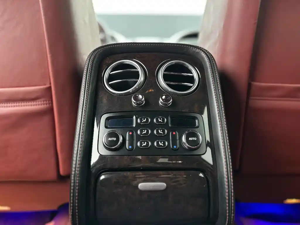 Bentley Flying Spur 2011 — фото 10