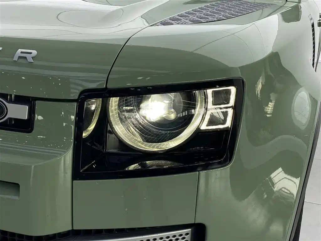 Land Rover Defender 2023 — фото 11
