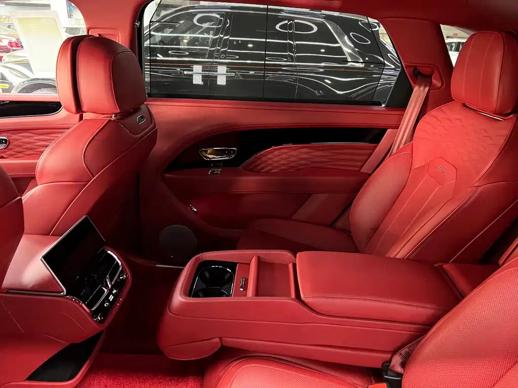 Bentley Bentayga — фото 15