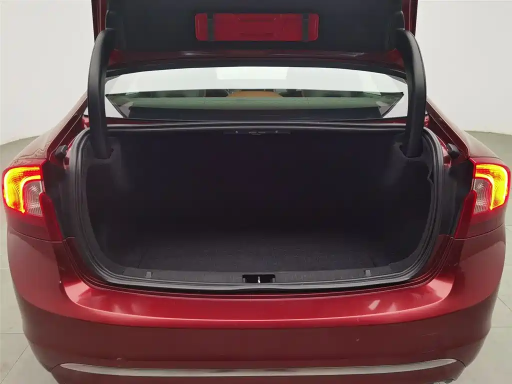 Volvo S60 2015 — фото 16