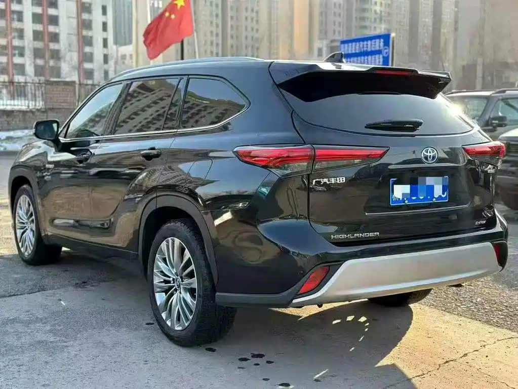 Toyota Highlander 2023 — фото 7