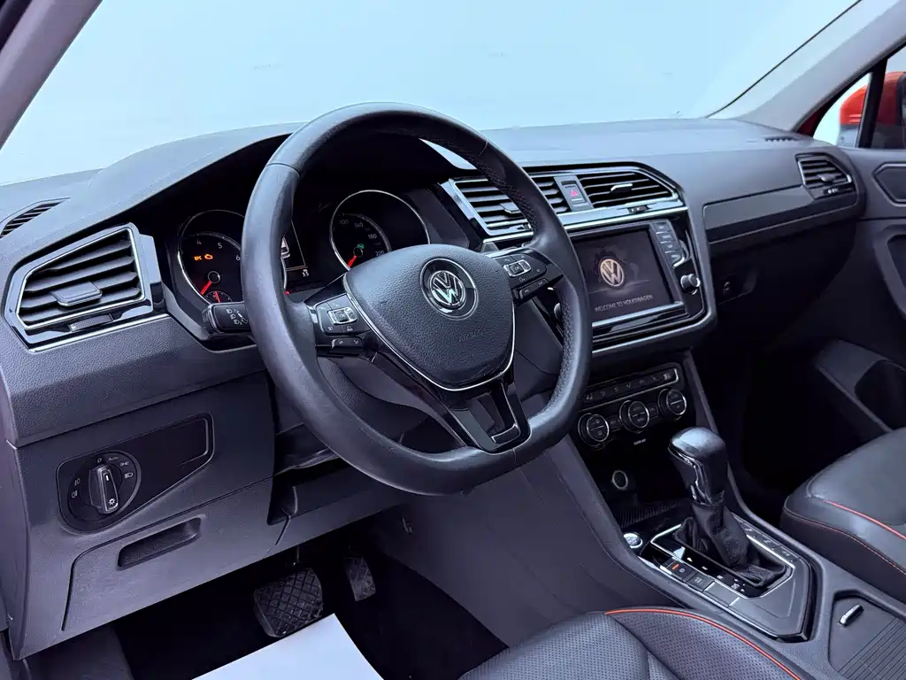 Volkswagen Tiguan L 2017 — фото 10