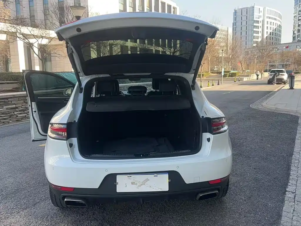 Porsche Macan 2021 — фото 17