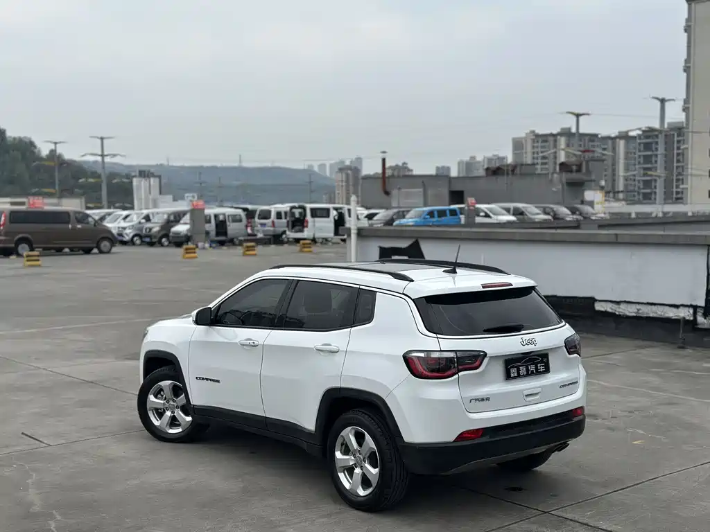 Jeep Compass 2021 — фото 12