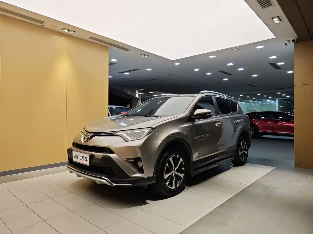 Toyota RAV4 2019 — фото 1