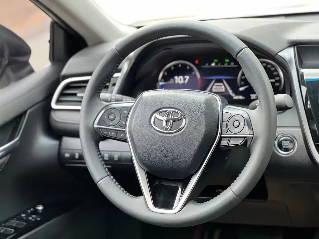 Toyota Camry 2022 — фото 12