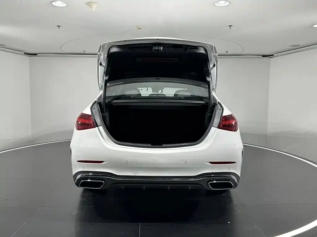 Mercedes-Benz C-Class 2023 — фото 10