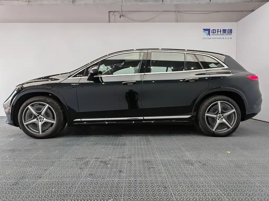 Mercedes-Benz EQS SUV 2025 — фото 7
