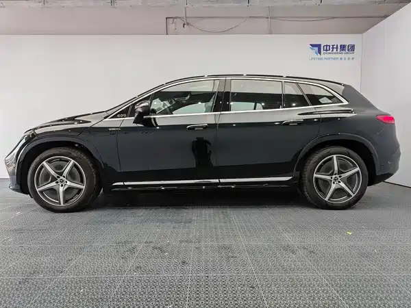 Mercedes-Benz EQS SUV 2025
