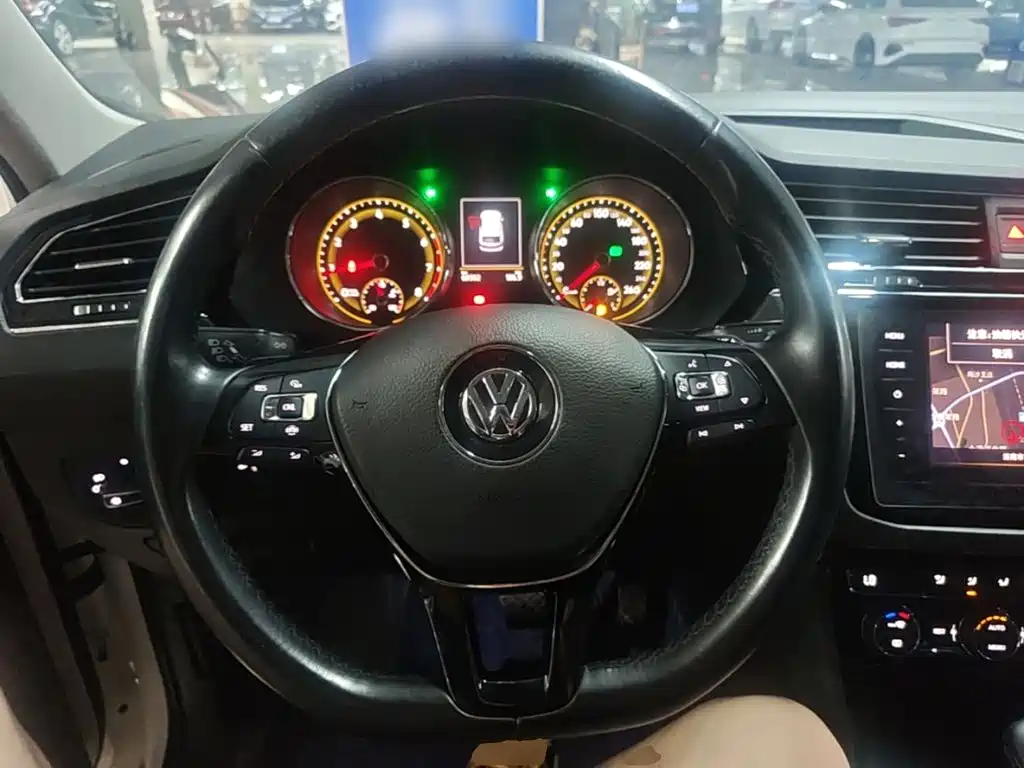 Volkswagen Tiguan L 2020 — фото 11