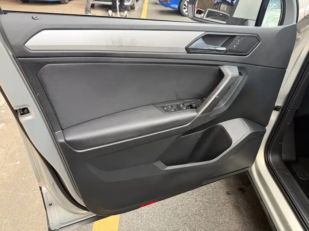 Volkswagen Tiguan L 2019 — фото 32