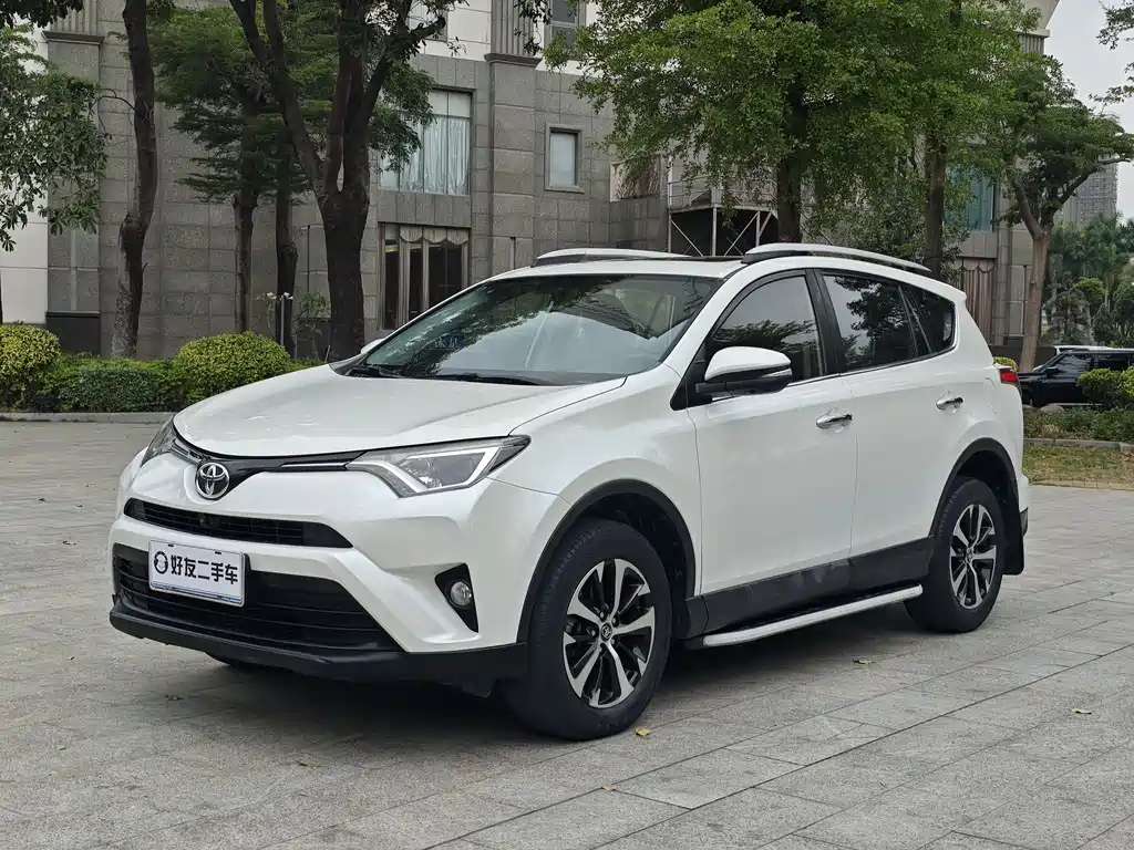 Toyota RAV4 2017 — фото 1