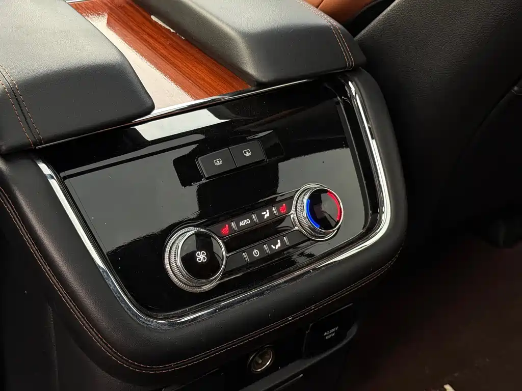 Lincoln Navigator 2019 — фото 18