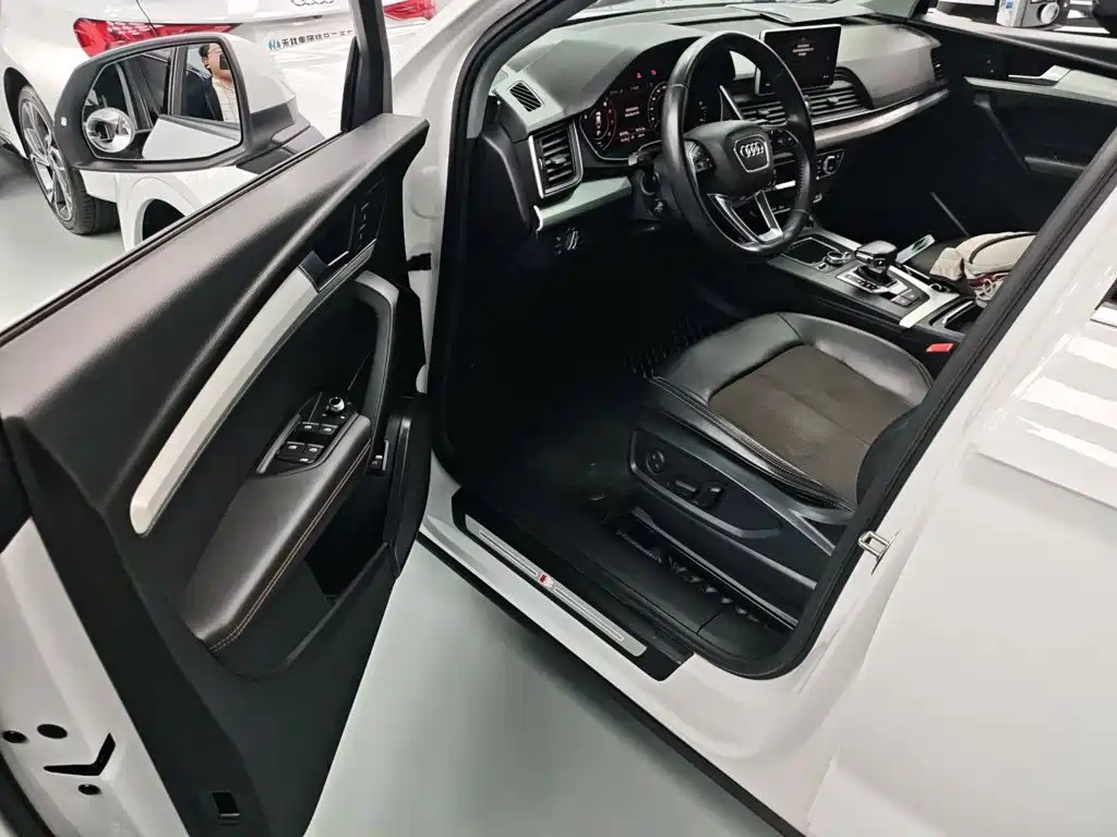 Audi Q5L 2019 — фото 16
