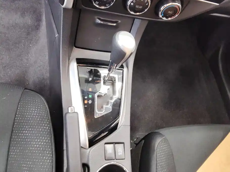 Toyota Corolla 2018 — фото 16