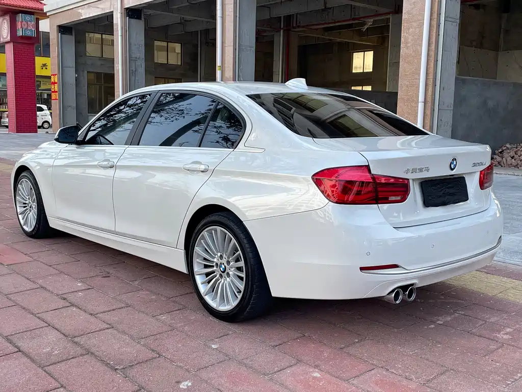 BMW 3 Series 2018 — фото 9