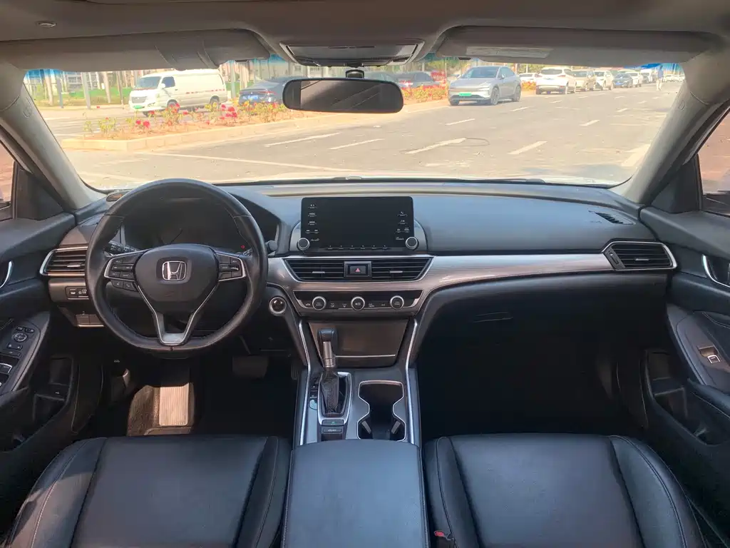 Honda Accord 2019 — фото 10
