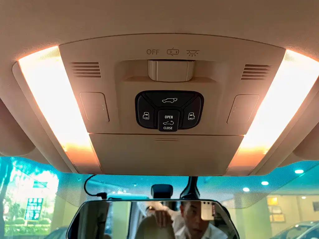 Toyota Alphard 2010 — фото 17