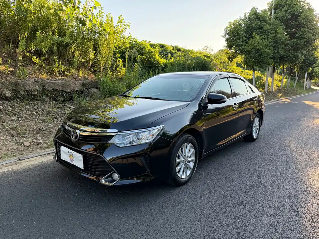 Toyota Camry 2016 — фото 1