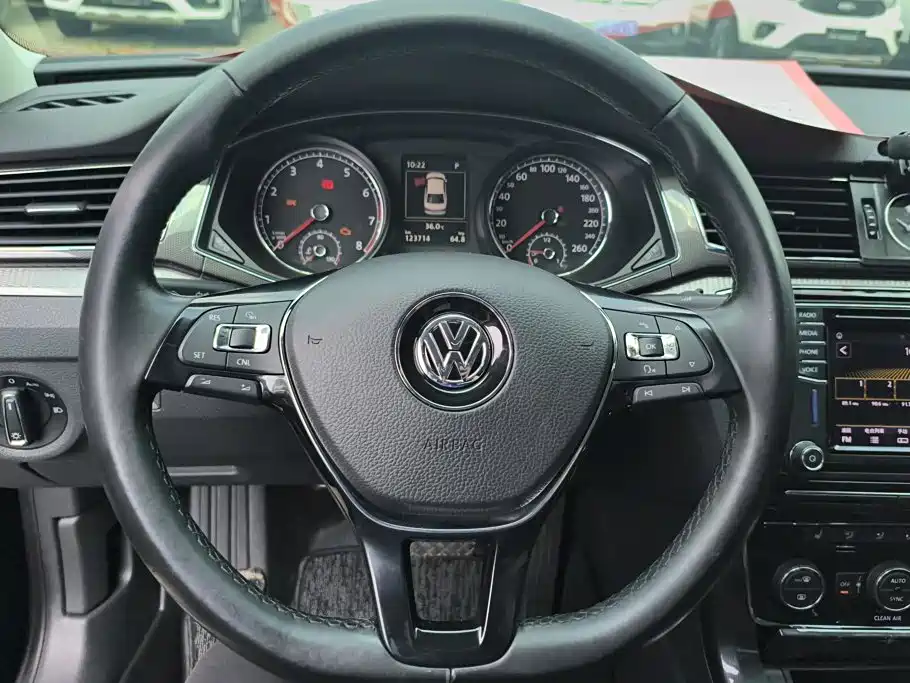 Volkswagen Passat 2016 — фото 15