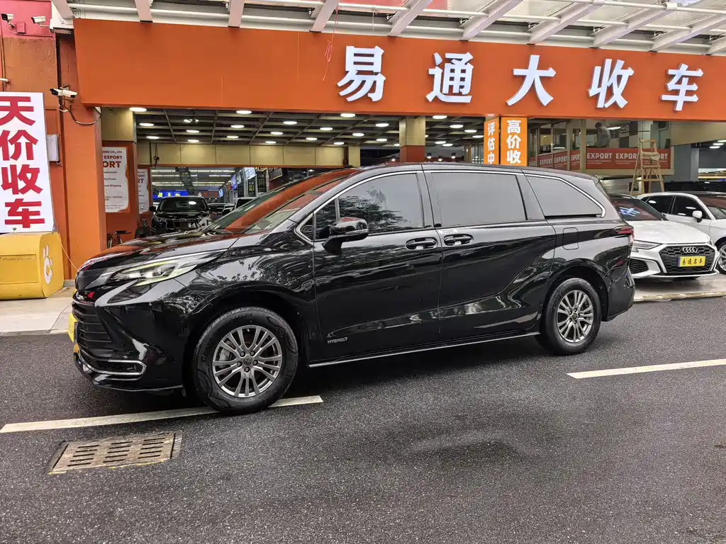 Toyota Sienna 2022 — фото 2