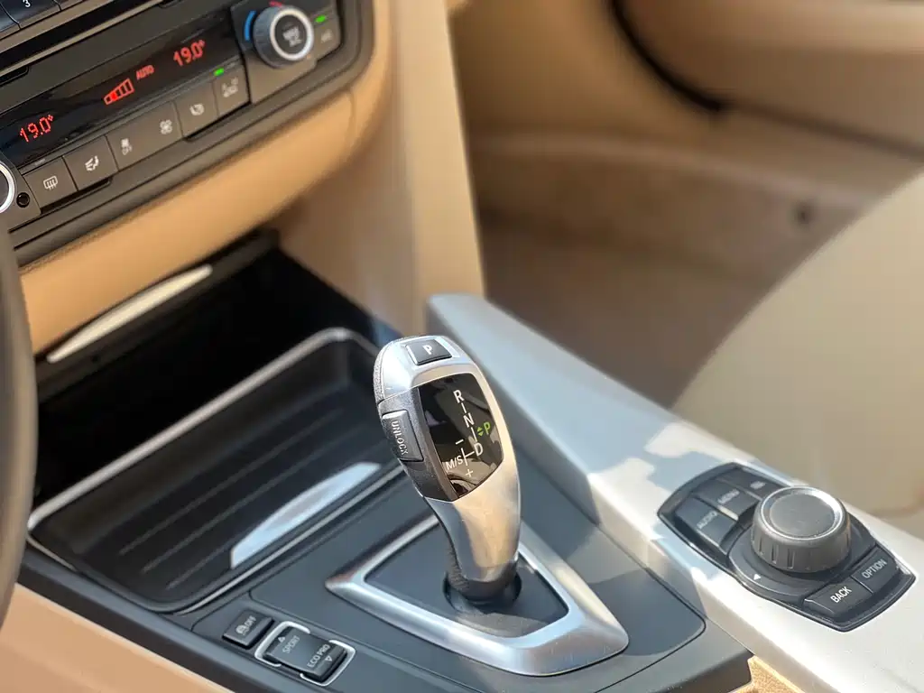 BMW 3 Series GT 2014 — фото 12