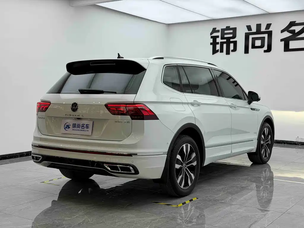 Volkswagen Tiguan L 2023 — фото 30