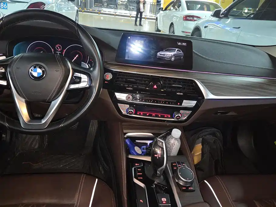 BMW 5 Series 2019 — фото 13