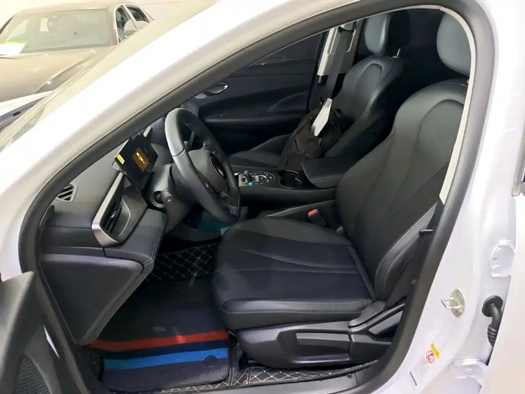 BYD Seal 05 DM-i 2025 — фото 15