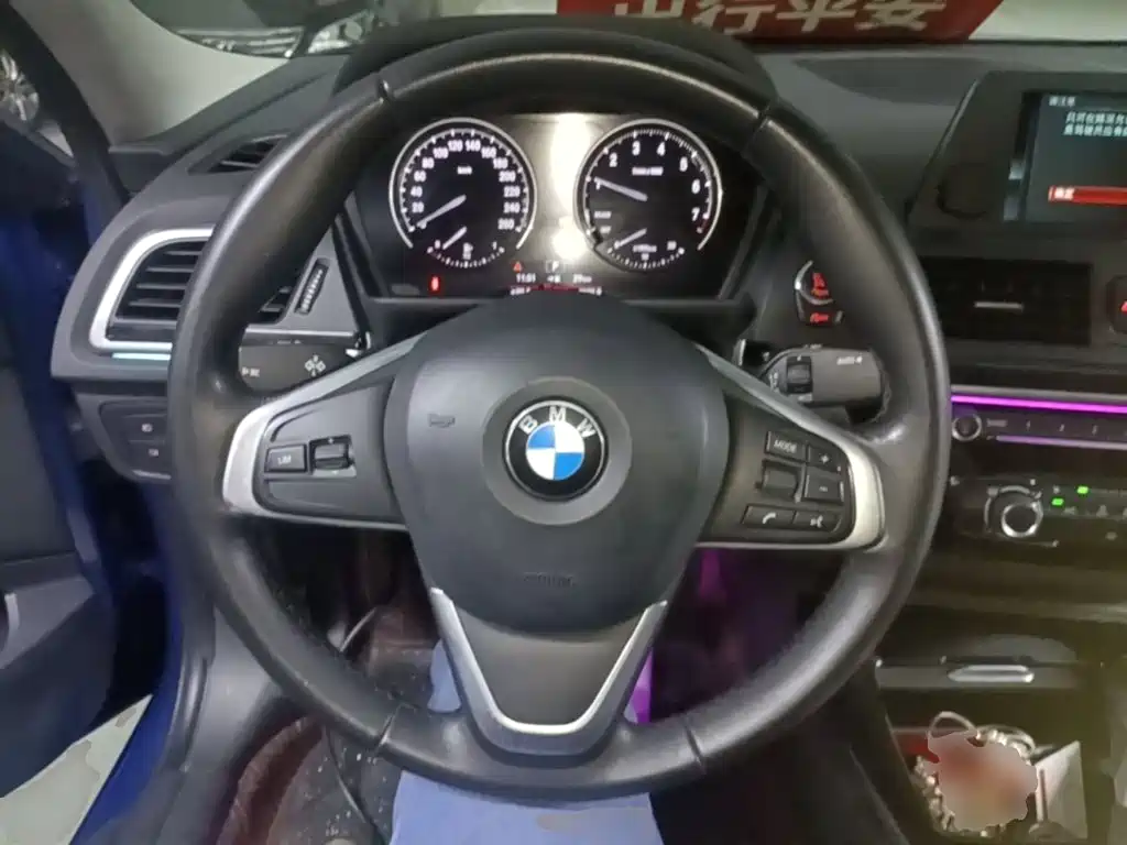 BMW 1 Series 2018 — фото 11