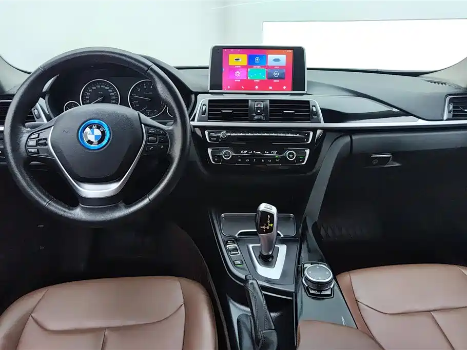 BMW 3 Series 2017 — фото 12