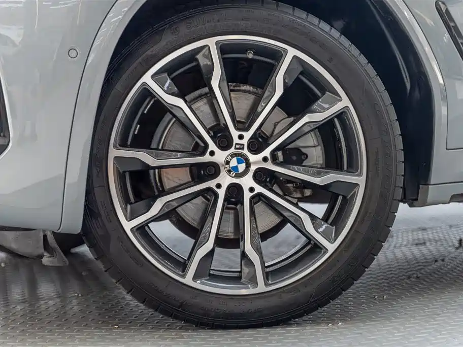 BMW X4 2022 — фото 8