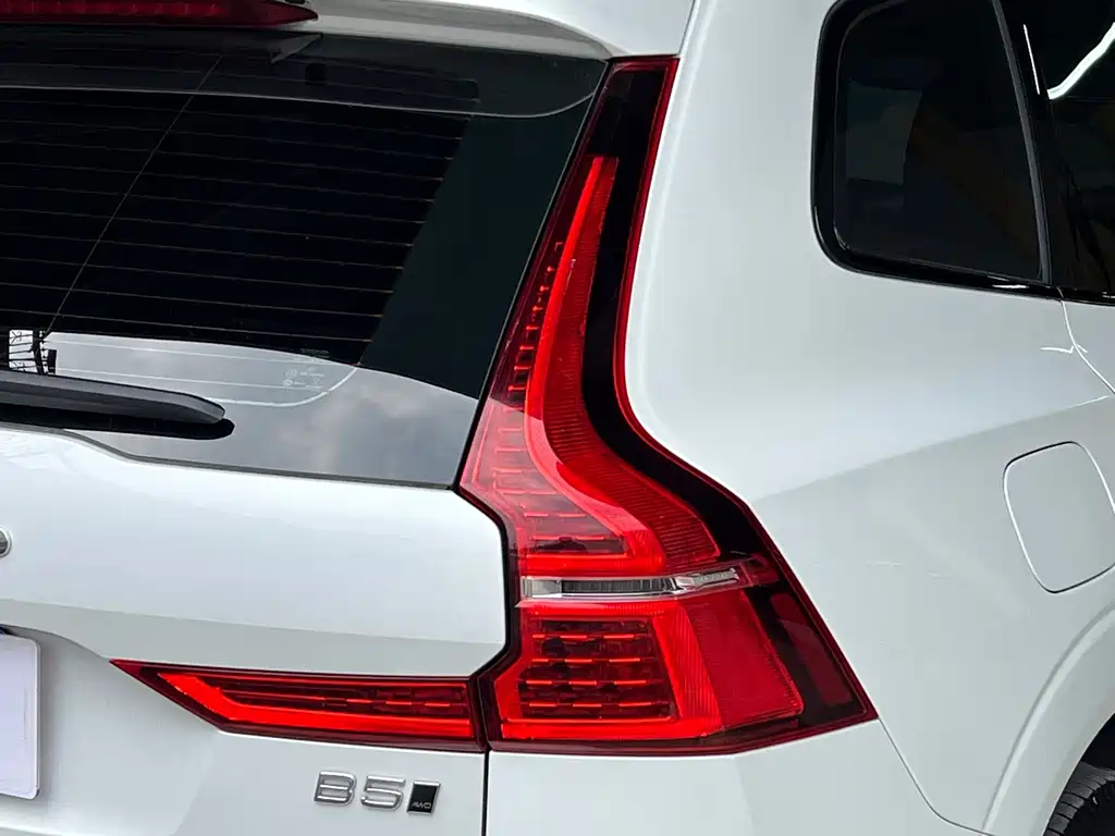 Volvo XC60 2021 — фото 20