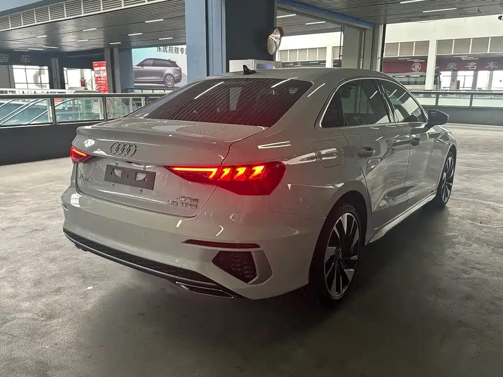Audi A3 2023 — фото 15
