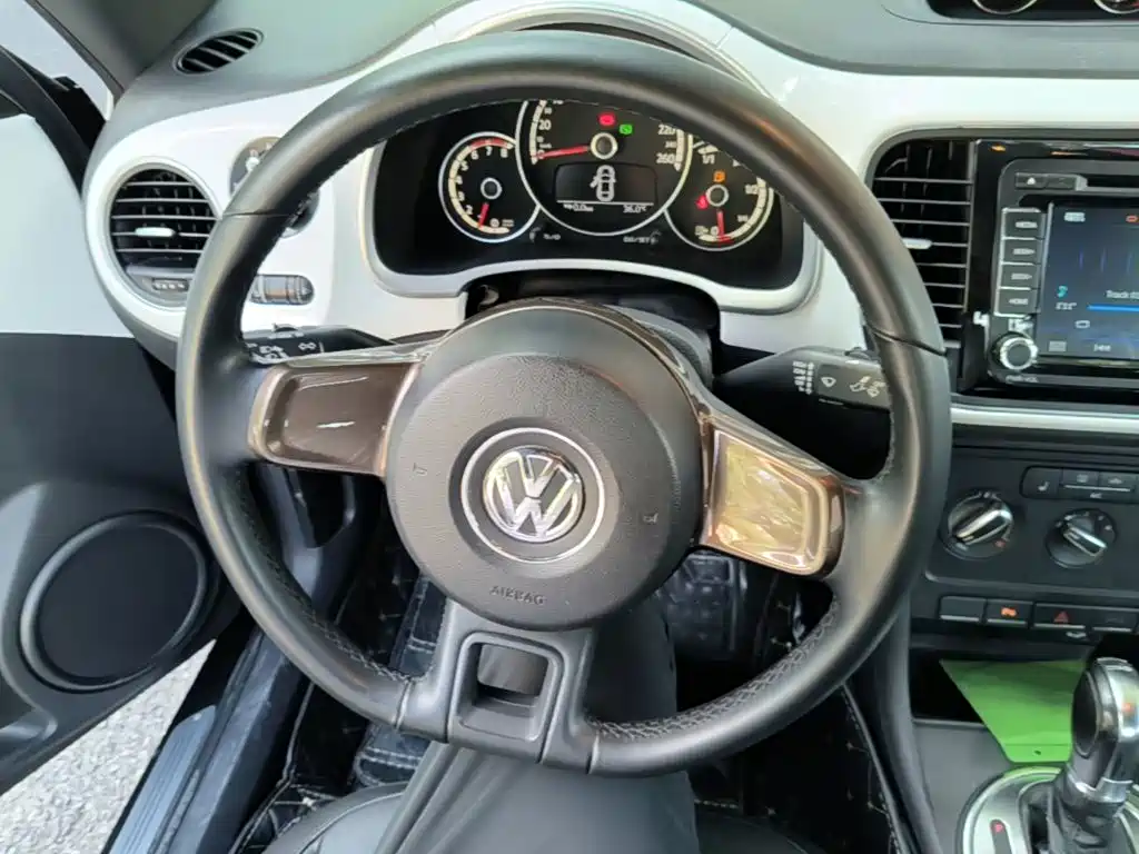 Volkswagen Beetle 2015 — фото 11