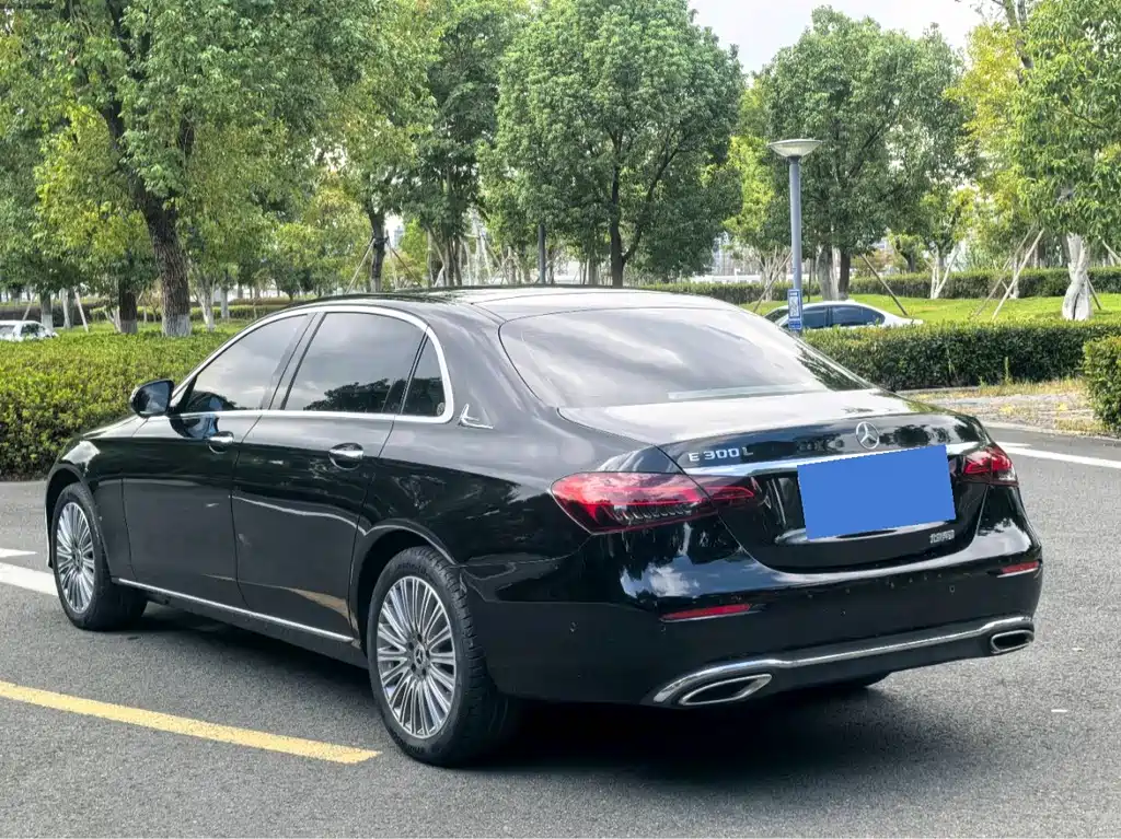Mercedes-Benz E-Class 2022 — фото 23