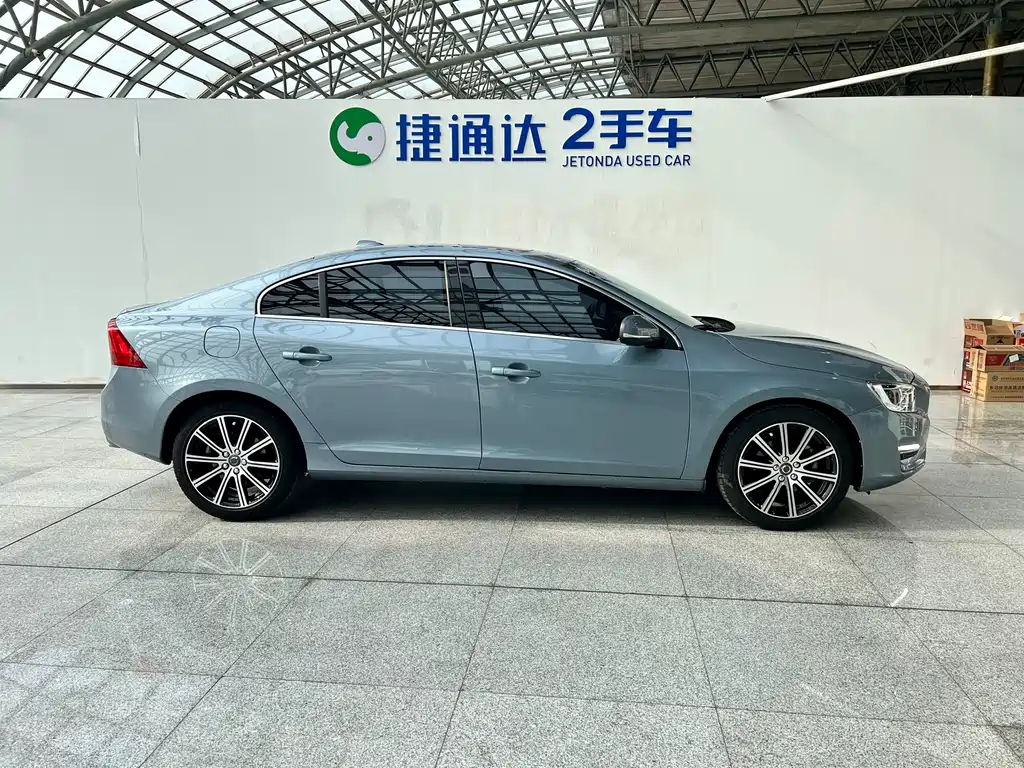 Volvo S60 2018 — фото 4